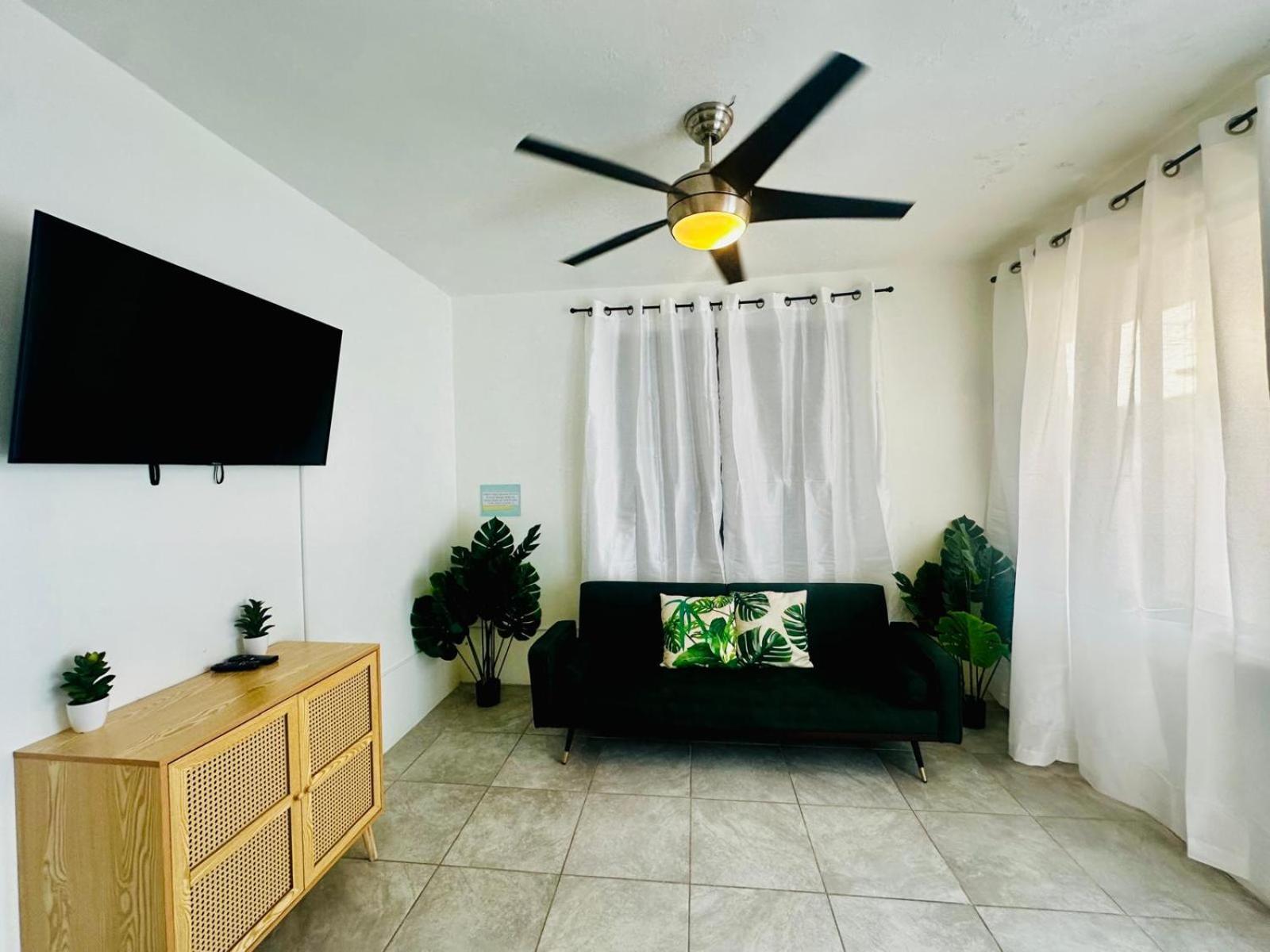 Tropical Getaway Villa Aguadilla Eksteriør bilde